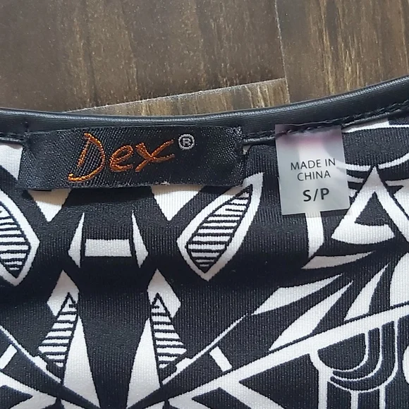 Abstract dress - Picture 4 of 4